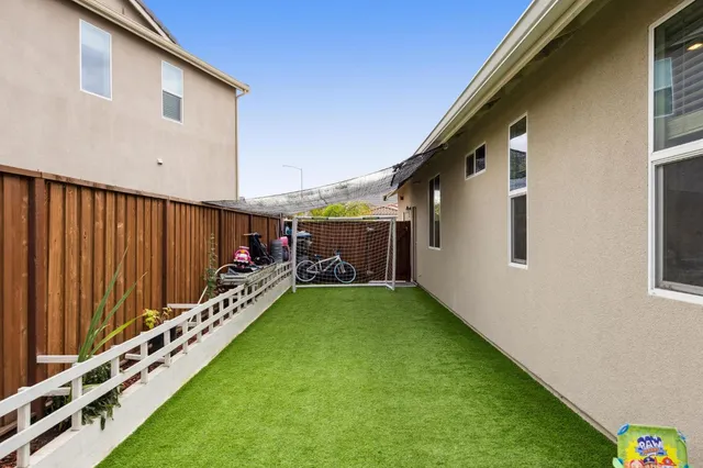 $870,000 | 2070 Camden Street, Hollister, CA 95023