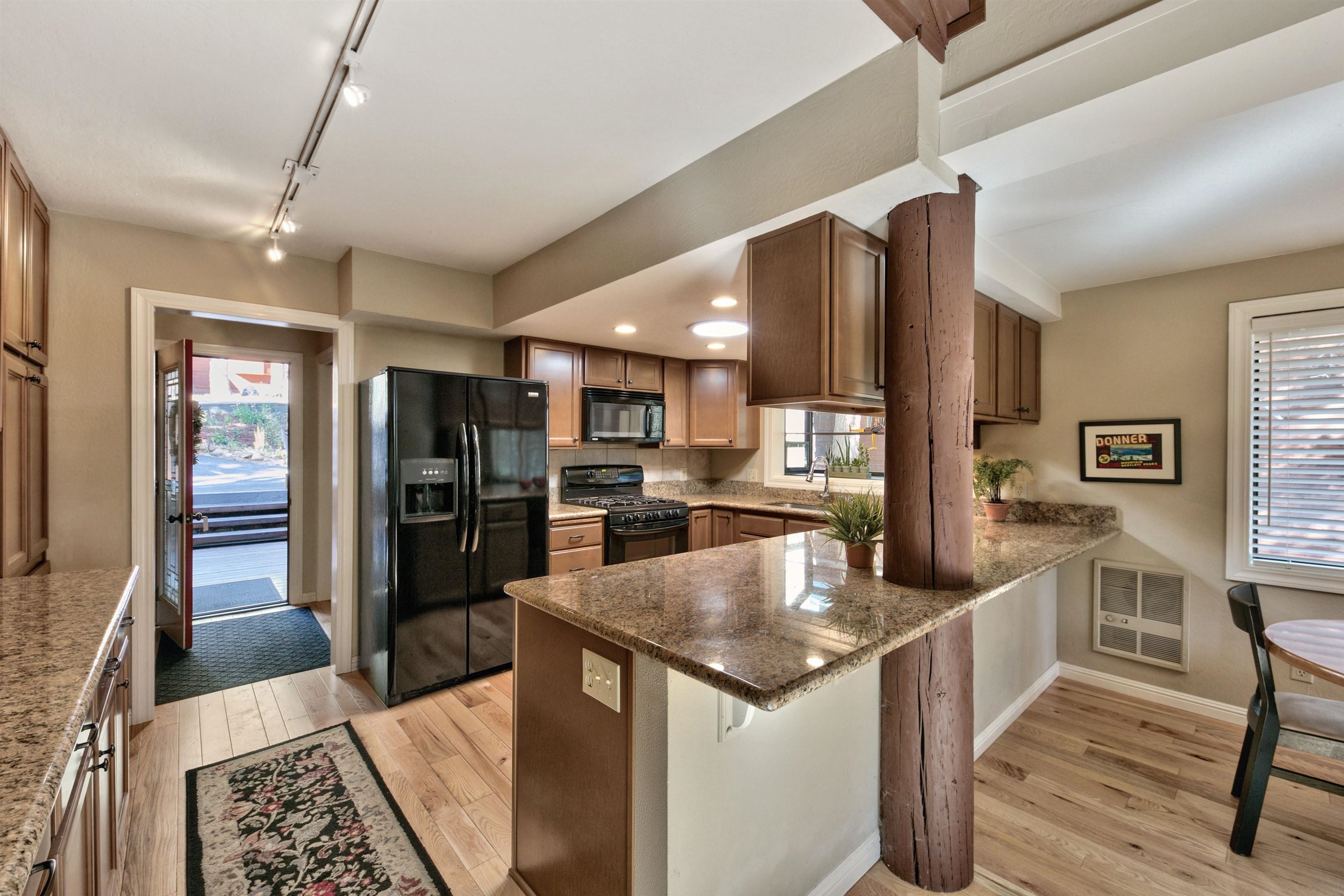 11561 Chamonix Road Truckee, CA 96161 - Photo 10 of 21 Gallery Image 10