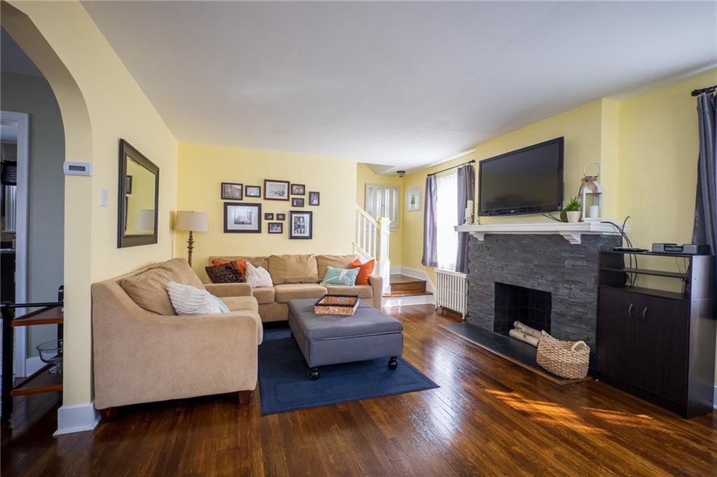 4 Perry Lane Pittsburgh, PA 15229 - Photo 3 of 22 Living Room