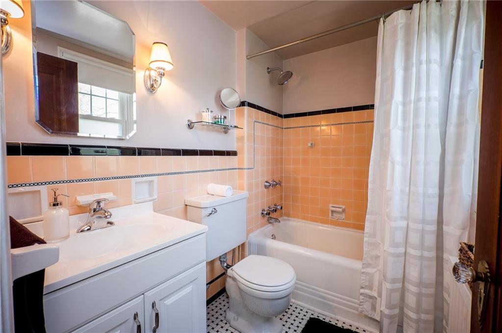 4 Perry Lane Pittsburgh, PA 15229 - Photo 8 of 22 Full Bath