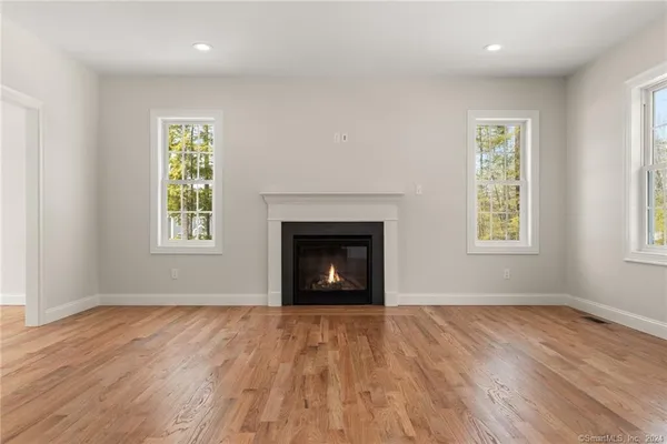 $689,900 | 116 Holcomb Hill Road, New Hartford, CT 06057