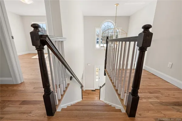 $689,900 | 116 Holcomb Hill Road, New Hartford, CT 06057