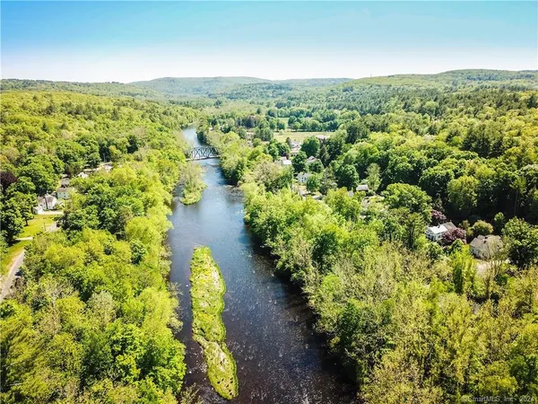 $689,900 | 116 Holcomb Hill Road, New Hartford, CT 06057