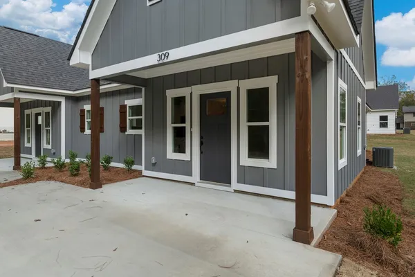 a view of a house with backyard porch