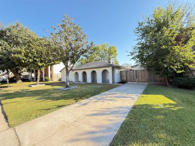 a view of a house with swimming pool and a yard