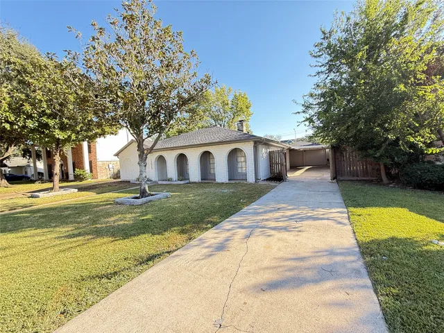 a view of house with yard