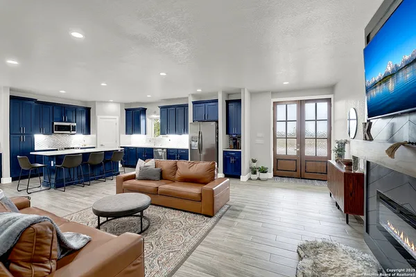 $735,000 | 757 Joy Lane, Floresville, TX 78114