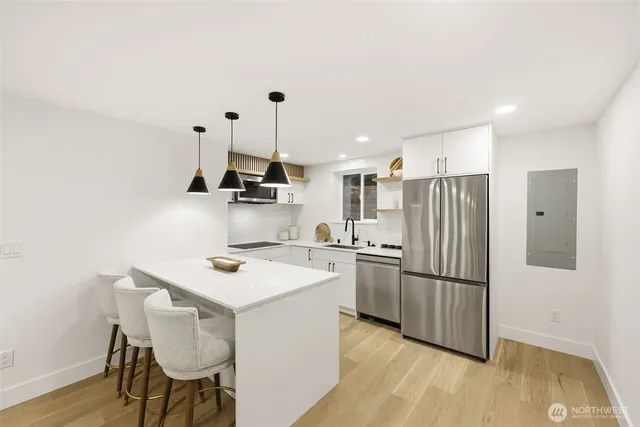 $1,395,000 | 19531 55th Avenue Northeast, Lake Forest Park, WA 98155