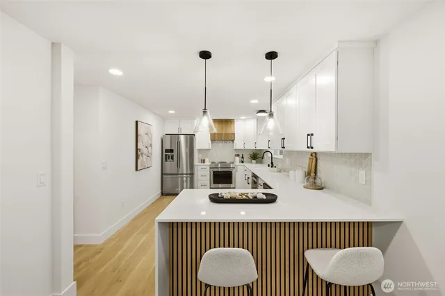 $1,395,000 | 19531 55th Avenue Northeast, Lake Forest Park, WA 98155