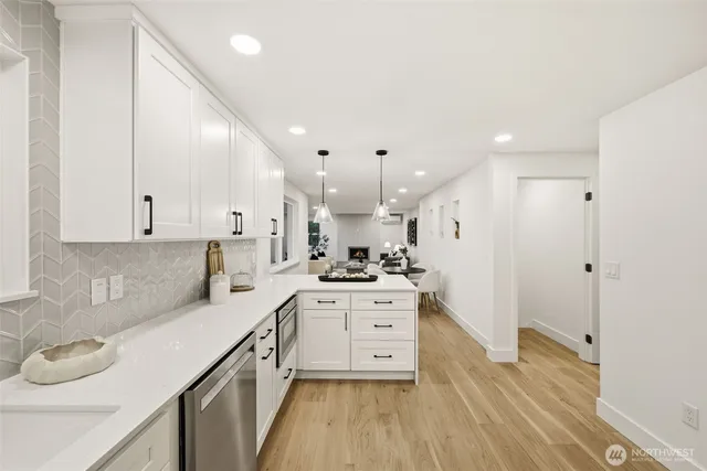 $1,395,000 | 19531 55th Avenue Northeast, Lake Forest Park, WA 98155