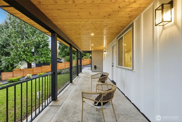 $1,395,000 | 19531 55th Avenue Northeast, Lake Forest Park, WA 98155