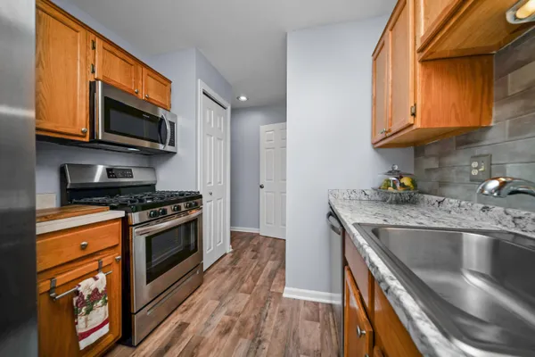 $220,000 | 31260 Country Way, Farmington Hills, MI 48331