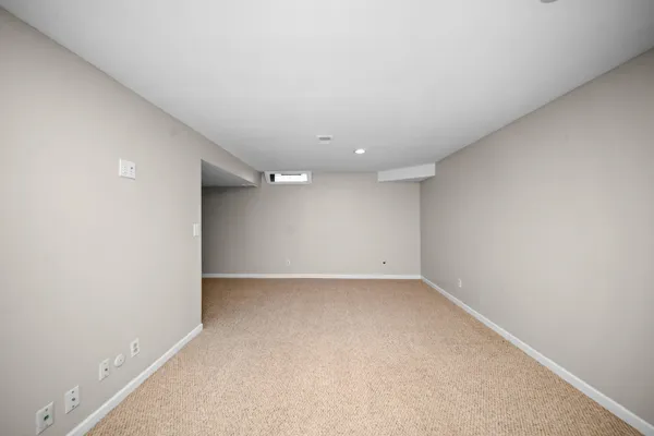 $220,000 | 31260 Country Way, Farmington Hills, MI 48331