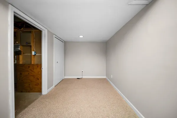 $220,000 | 31260 Country Way, Farmington Hills, MI 48331