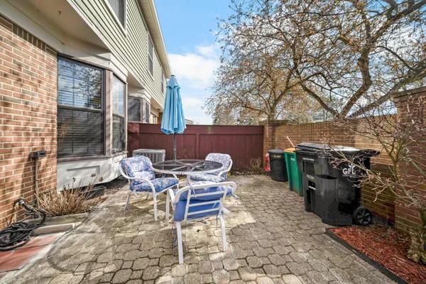 $220,000 | 31260 Country Way, Farmington Hills, MI 48331