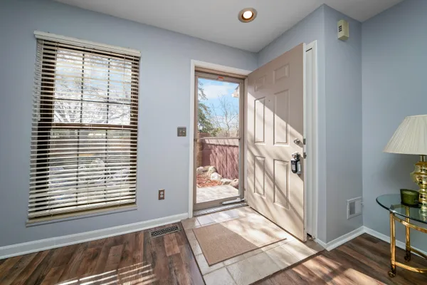 $220,000 | 31260 Country Way, Farmington Hills, MI 48331