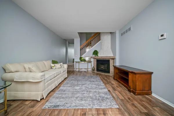 $220,000 | 31260 Country Way, Farmington Hills, MI 48331