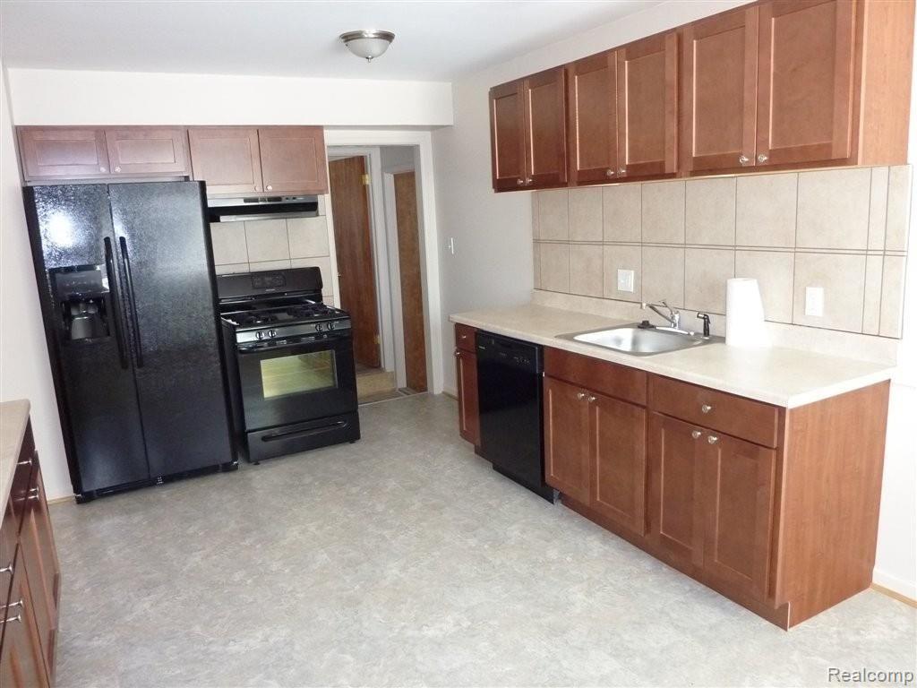 15097 Inkster Road Livonia, MI 48154 - Photo 5 of 15 2 Kitchen.JPG
