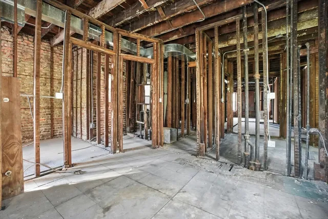 a view of yard with green space