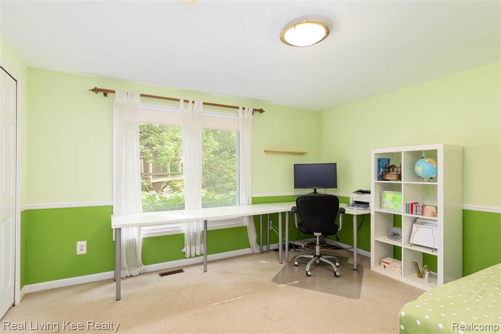 440 Lake Forest Road Rochester Hills, MI 48309 - Photo 18 of 32