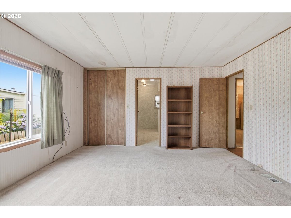 5422 Portland Road Northeast, Unit 104 Salem, OR 97305 - Photo 18 of 40 Primary Bedroom