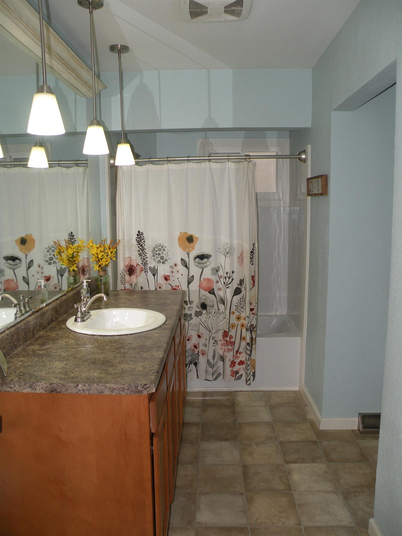 8208 Hessen Cassel Road Fort Wayne, IN 46816 - Photo 4 of 30