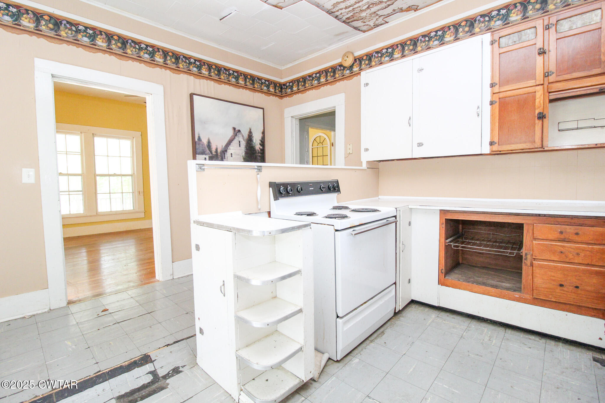 1352 Whitehall Street Jackson, TN 38301 - Photo 7 of 34 a kitchen with granite countertop cabinets and window