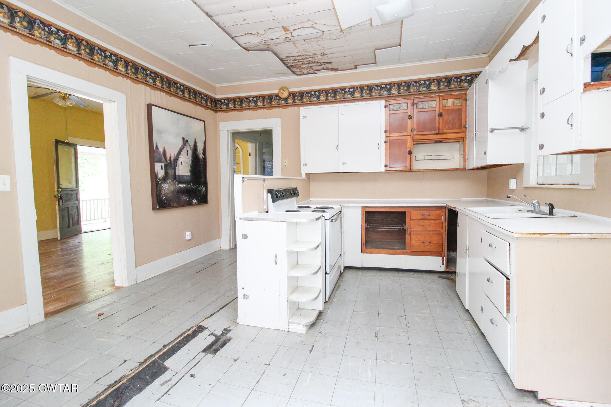 1352 Whitehall Street Jackson, TN 38301 - Photo 10 of 34 a utility room with cabinets washer and dryer