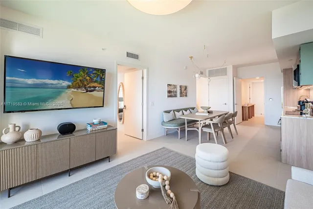 $8,000 | 601 Northeast 1st Avenue, Unit 2816, Miami, FL 33132