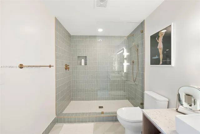 $8,000 | 601 Northeast 1st Avenue, Unit 2816, Miami, FL 33132