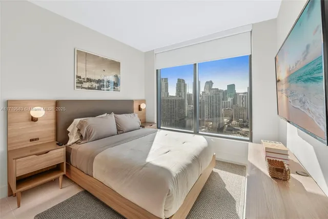 $8,000 | 601 Northeast 1st Avenue, Unit 2816, Miami, FL 33132