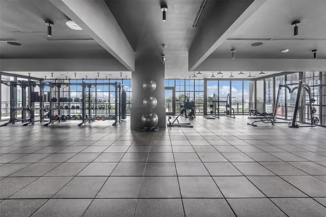 $8,000 | 601 Northeast 1st Avenue, Unit 2816, Miami, FL 33132