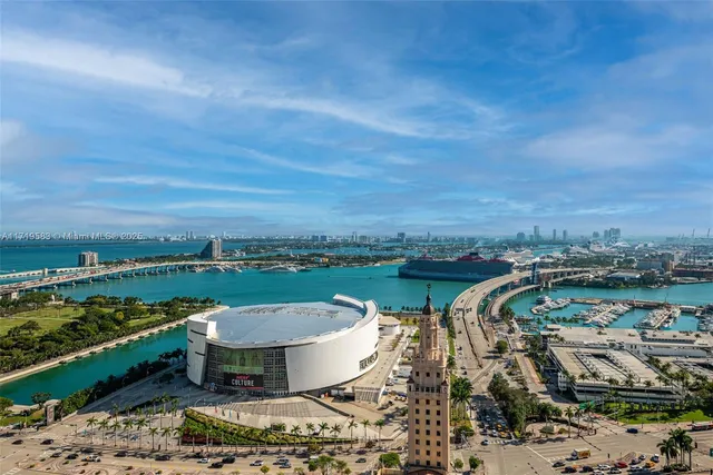 $8,000 | 601 Northeast 1st Avenue, Unit 2816, Miami, FL 33132