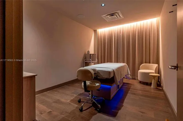 $8,000 | 601 Northeast 1st Avenue, Unit 2816, Miami, FL 33132