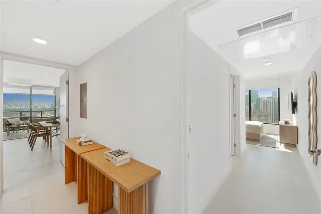 $8,000 | 601 Northeast 1st Avenue, Unit 2816, Miami, FL 33132