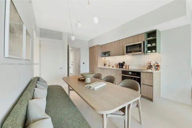 $8,000 | 601 Northeast 1st Avenue, Unit 2816, Miami, FL 33132