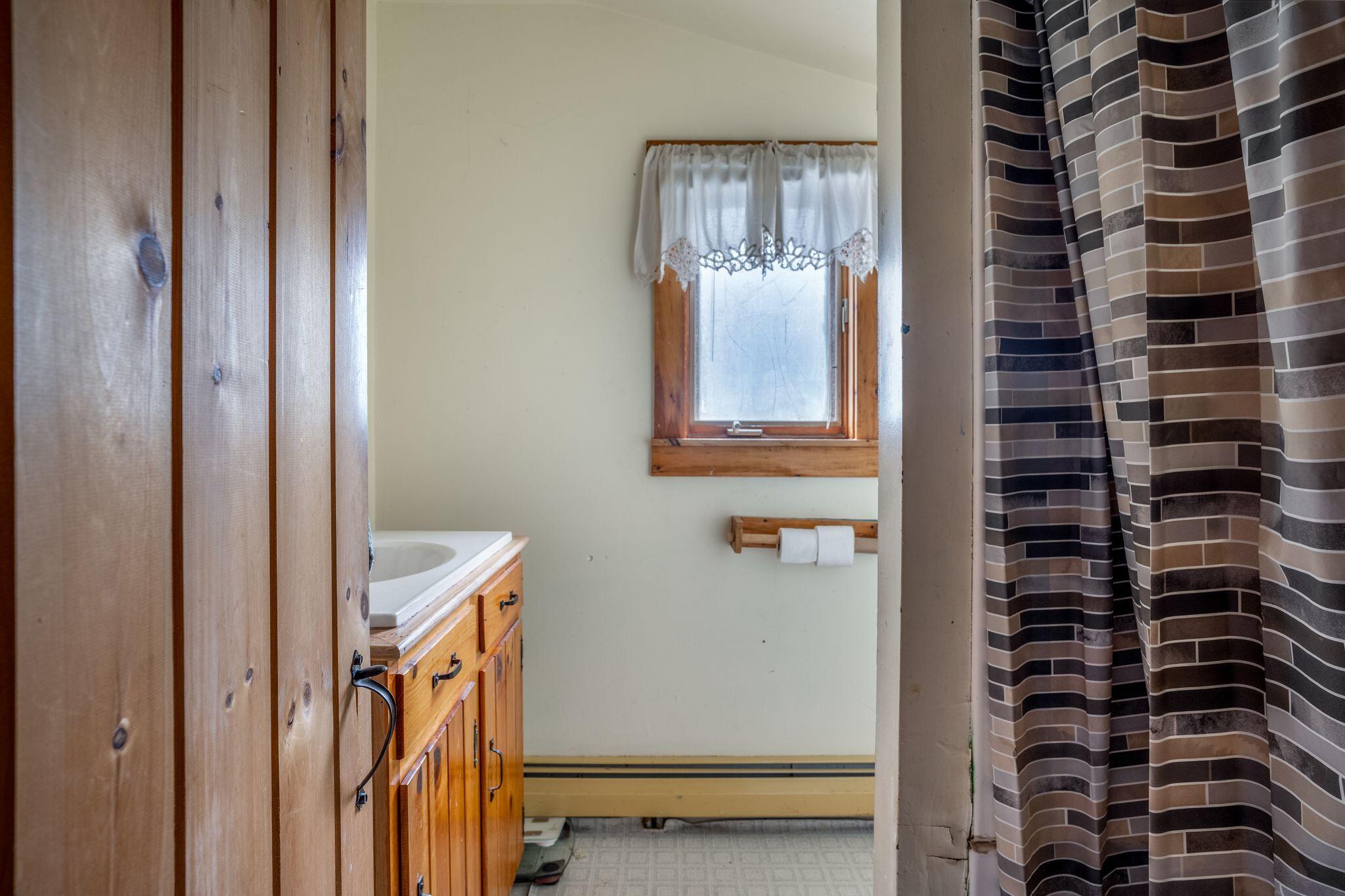 1509 Manktown Road Waldoboro, ME 04572 - Photo 34 of 70 Primary Bath