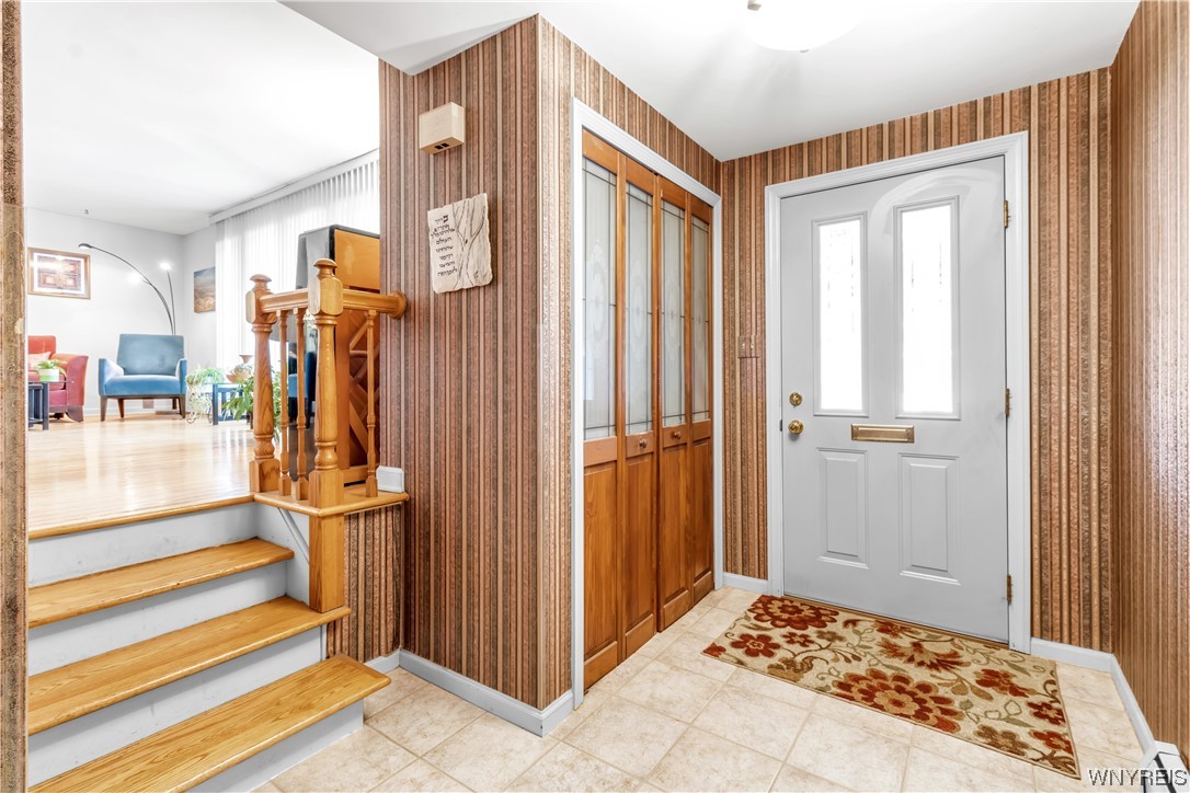 65 Segsbury Road Amherst, NY 14221 - Photo 2 of 37