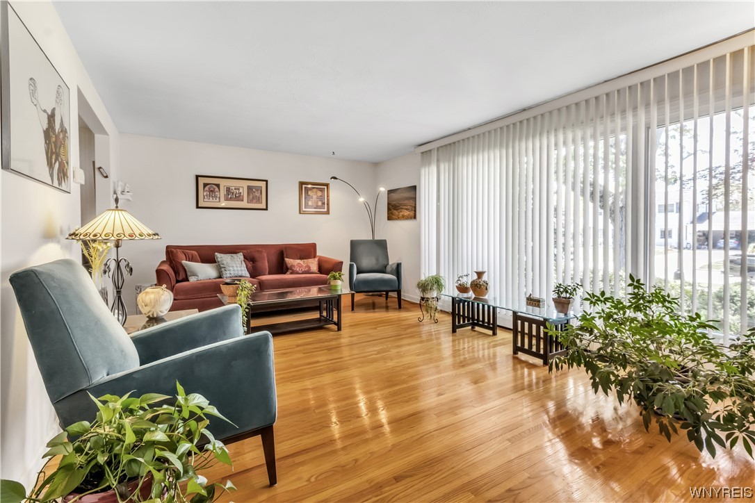 65 Segsbury Road Amherst, NY 14221 - Photo 3 of 37