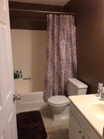 1402 Camp Road, Unit 14B Charleston, SC 29412 - Photo 2 of 7 14b bath