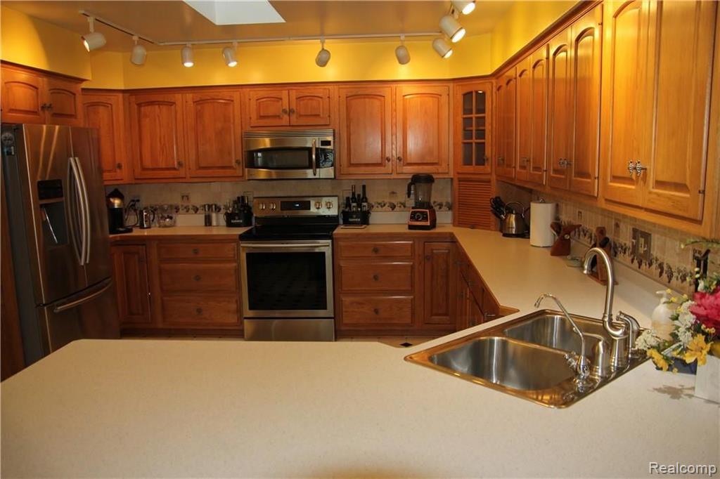 10151 Grafton Road Carleton, MI 48117 - Photo 6 of 32
