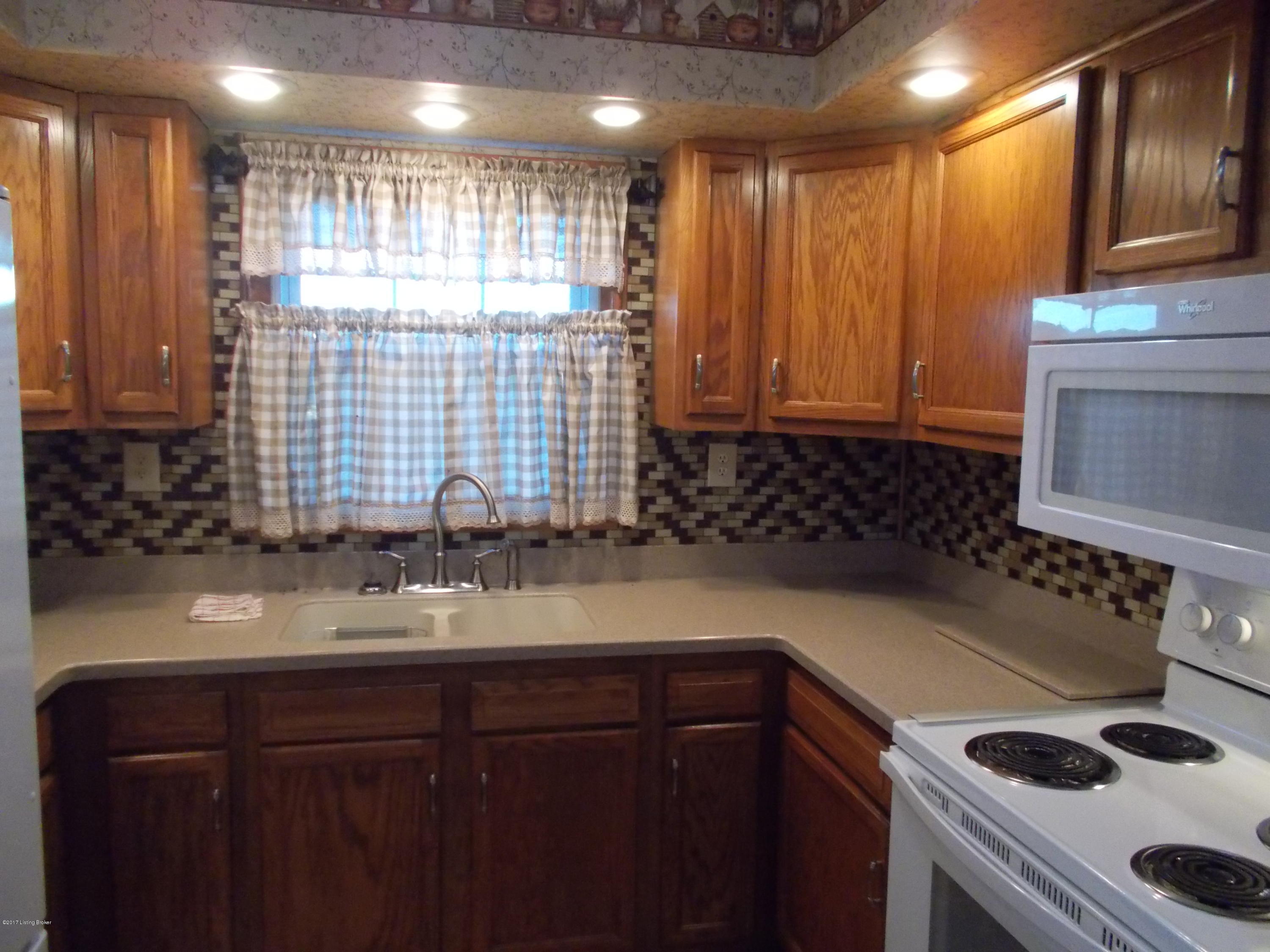 2799 Mound Hill Road Carrollton, KY 41008 - Photo 9 of 72 Kitchen with backsplash
