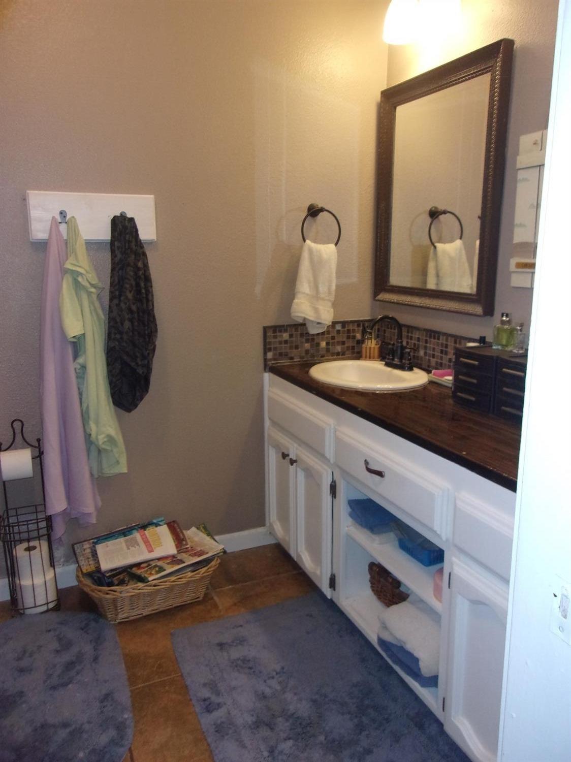 14570 Hanford Armona Road Hanford, CA 93230 - Photo 18 of 51 Gallery Image 18