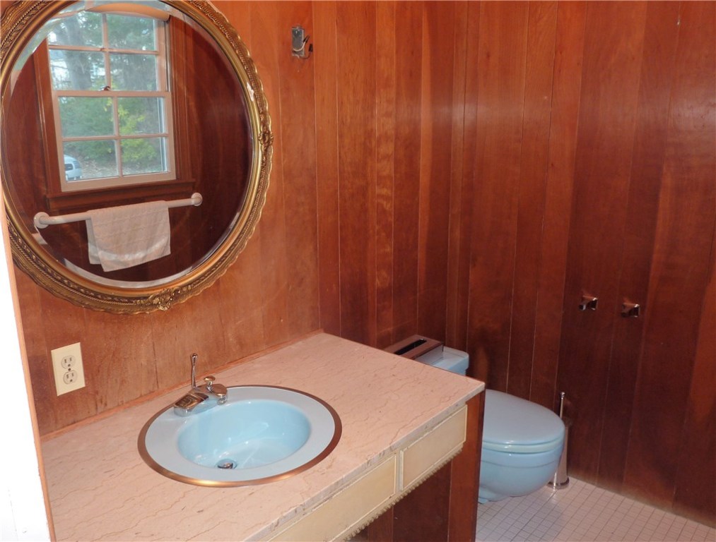 633 Budlong Road Cranston, RI 02920 - Photo 8 of 22