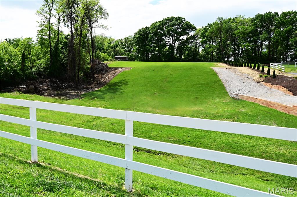 63 South Woods Mill Road Chesterfield, MO 63017 - Photo 17 of 19