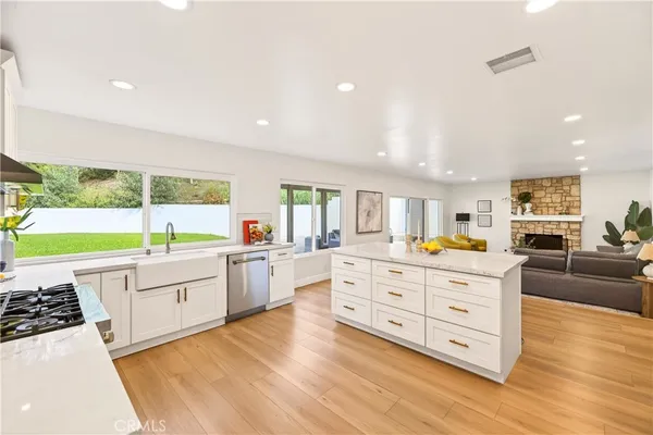 $1,699,000 | 1070 South Road Runner Road, Anaheim, CA 92807