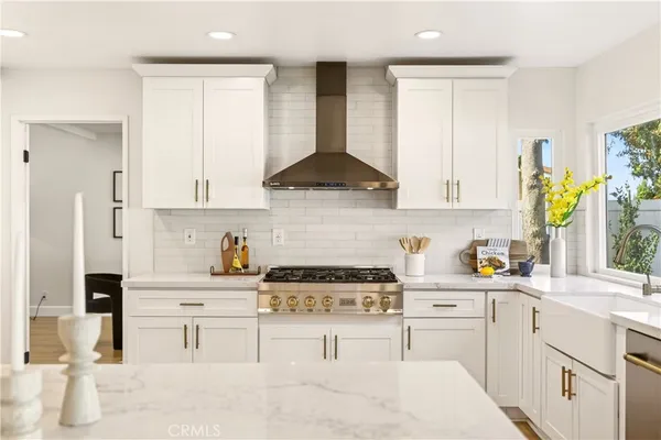 $1,699,000 | 1070 South Road Runner Road, Anaheim, CA 92807