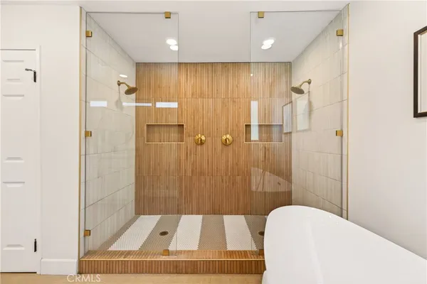 $1,699,000 | 1070 South Road Runner Road, Anaheim, CA 92807