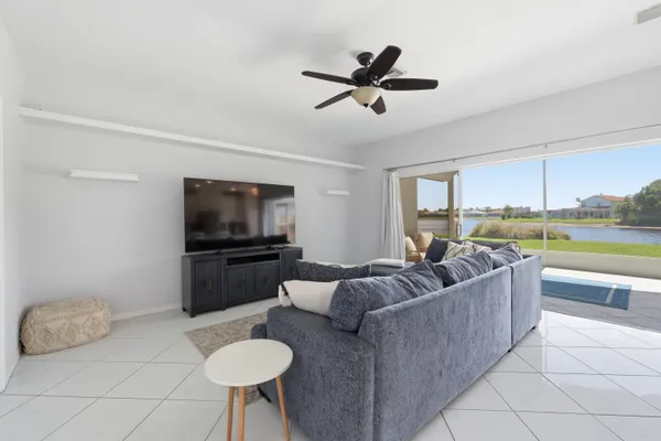 $599,500 | 4956 Southeast Mariner Village Lane, Stuart, FL 34997