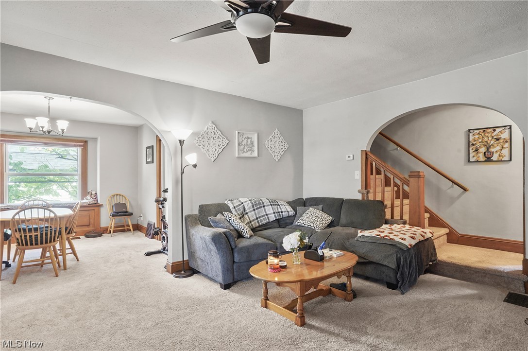 689 Brittain Road Akron, OH 44305 - Photo 4 of 29 Gallery Image 4